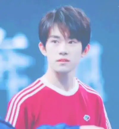 易烊千玺头像黑