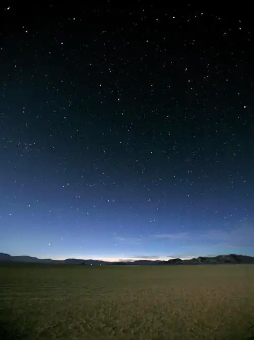 绿草场上的星星高清壁纸