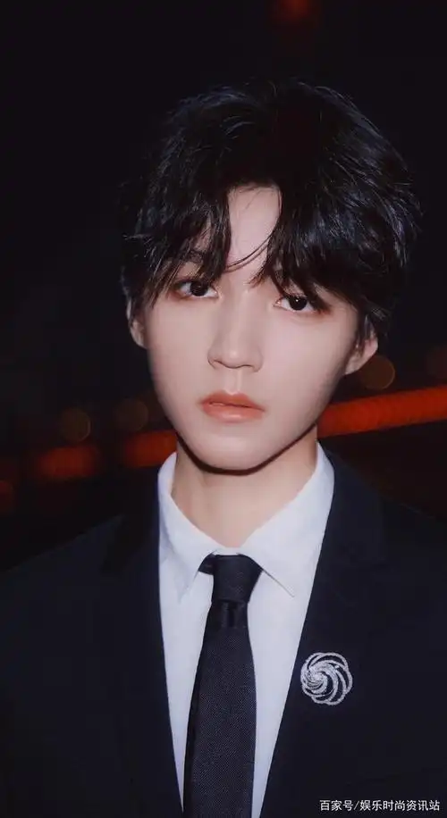 王俊凯帅照妥妥的撕漫男太迷人了吧