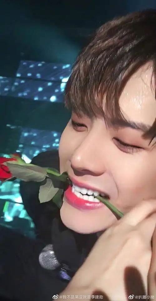 疯狂心动的瞬间,笑容暴击王嘉尔.又奶又甜,甜度过浓啦!