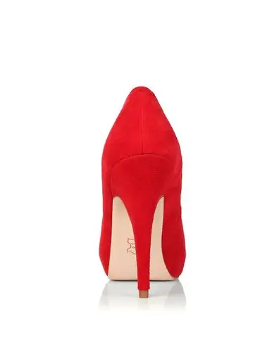 红色尖头高跟鞋