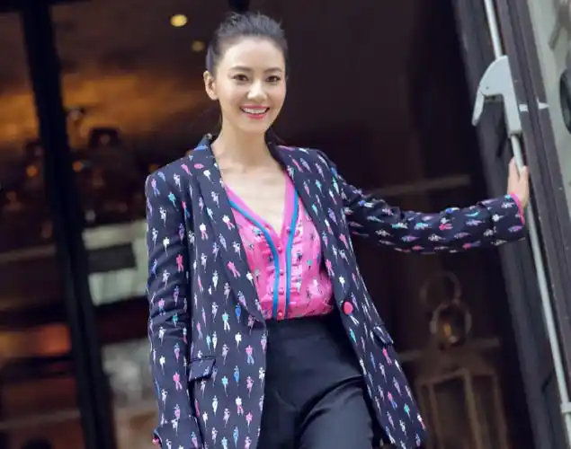 《倚天屠龙记》21年后:杨不悔退圈小昭复出,周芷若依旧女神_高圆圆