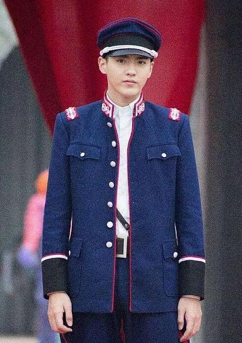 吴亦凡穿上军装,气场全开,有一种霸道少帅的既视感!