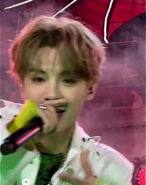 有没有喜欢黄明昊的呀#黄明昊  #黄明昊壁纸  #我的宝藏男孩黄明昊