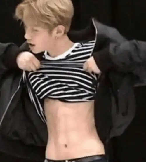 蔡徐坤的"辉煌"历史!画腹肌,流粉底汗不算啥