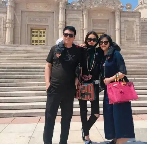 看关晓彤如何开挂打掉鹿晗这只boss