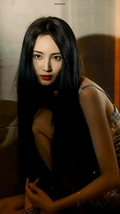 王紫璇红秀封面##王紫璇复古港风适配度