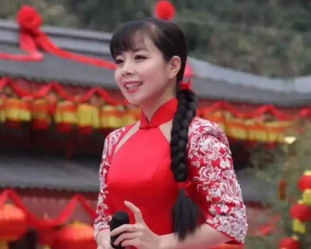 2007年星光大道王二妮风光无限嫁人回农村后因何发文抱怨