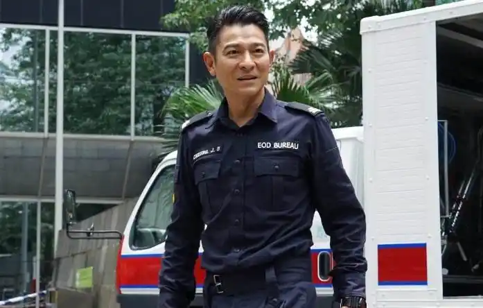 影帝们的警服照刘德华帅气古天乐正气而他是不可复制的经典