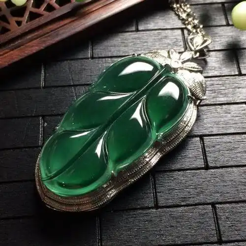 73341翡翠冰种蓝绿树叶吊坠