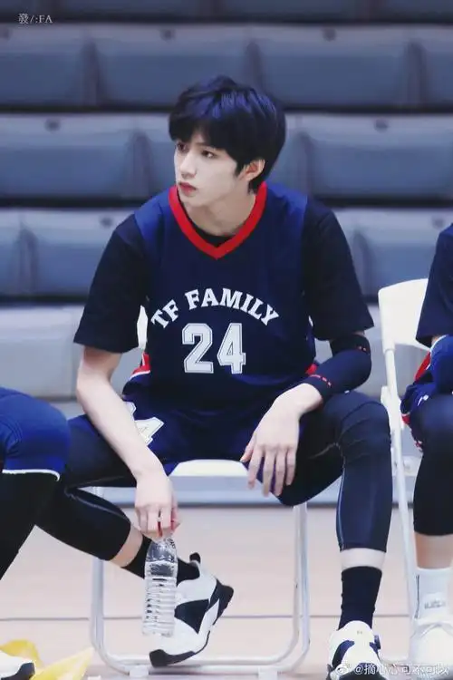 刘耀文照片最帅照片,刘耀文超帅高清壁纸-图片大观-奇异网