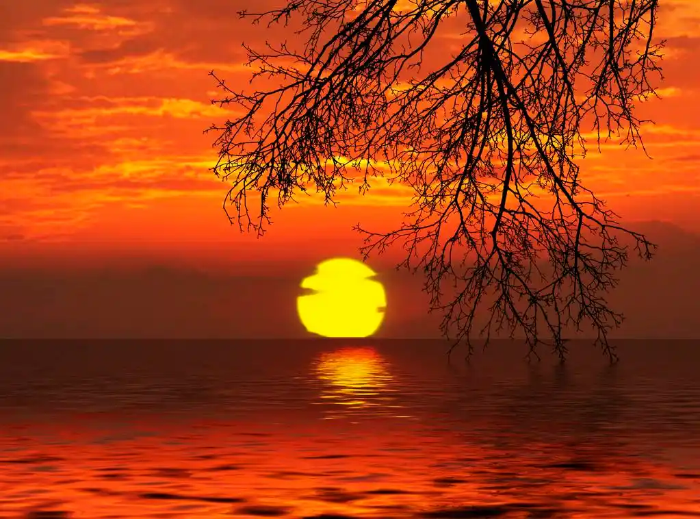 夕阳西下,美丽的风景在日落在河上