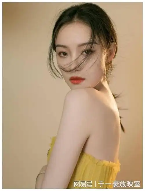 倪妮:馋吧,反正你也得不到我!肤白貌美身材好,身披麻袋也好看