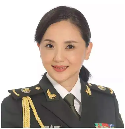 她是国家一级演员,为去世丈夫守寡13年,今54岁嫁周迅恩师