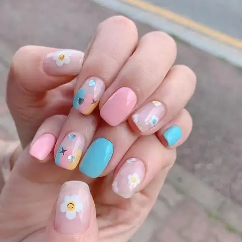 草莓少女约会美甲图片|显白明星色,小清新的夏日美甲