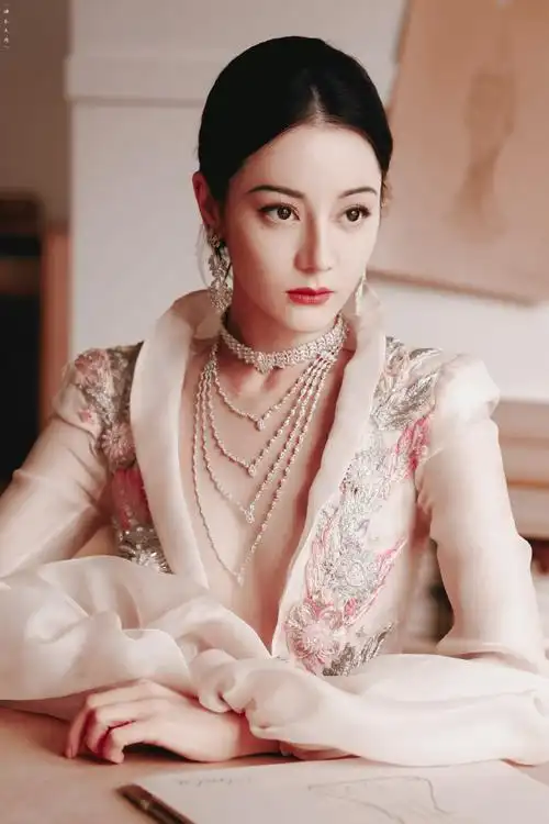 迪丽热巴第二套 温婉大气