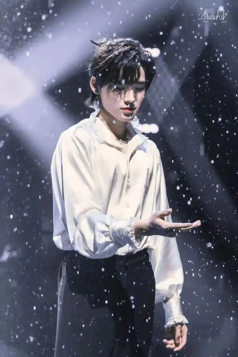 宋亚轩 美神#舞台 #时代少年团宋亚轩 #图片  - 抖音