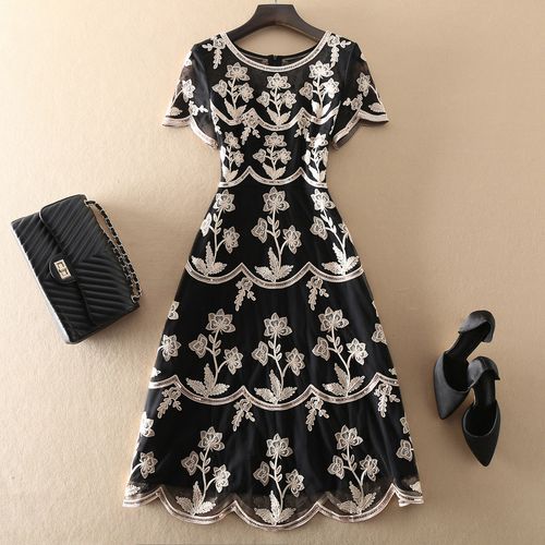 欧美高端大牌气质大码女装裙子春夏新款收腰显瘦网纱剌绣连衣裙女