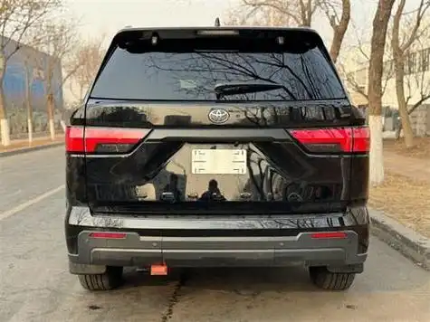 24款进口丰田红杉最新行情及配置图片