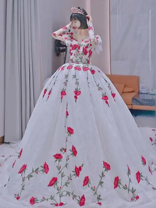跟随迪丽热巴变身玫瑰公主大连婚纱