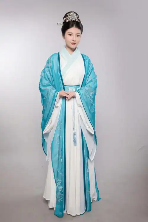 简介:徐冬冬古装性感写真图片,分享一组徐冬冬图片给大家,图中的明星