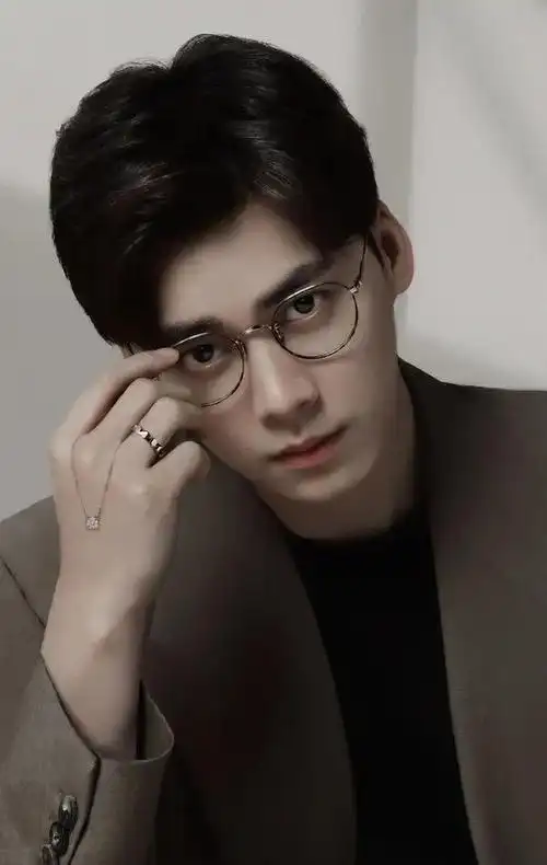 那些戴眼镜苏炸了的男明星们