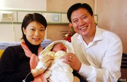 万梓良与空姐妻子郭明黎