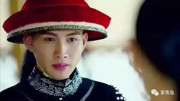 更有在《寂寞空庭春欲晚》里饰演满清第一才子纳兰容若的张彬彬,来