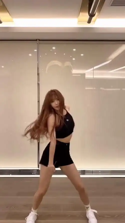 孔雪儿跳舞太太太太绝了!看雪雪子跳舞就是一种视觉盛宴啊!