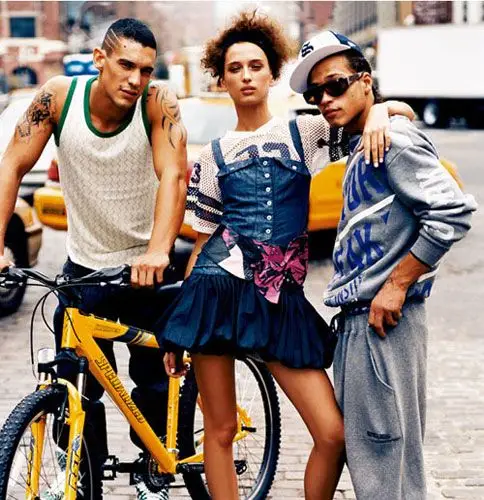 美国hiphop风格正是街头文化的开拓者