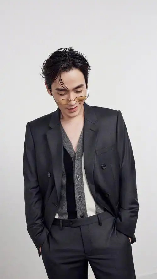 朱一龙帅气十足手机壁纸,明星,高清,明星,帅哥,朱一龙,手机壁纸,1080x