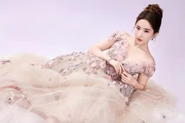 天仙子刘亦菲绿孔雀礼服大赏,高贵之美就是这样的了