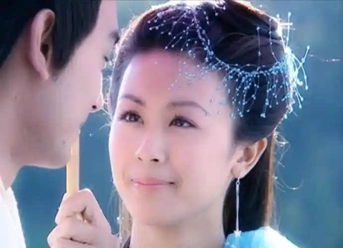 奇思妙想的90年代古装剧造型:满天星,苹果网,插扇子,插筷子_头饰_蓝色