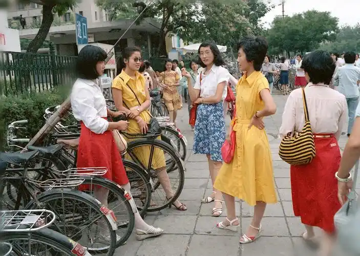 实拍中国80年代走在时尚前端的女神_穿着