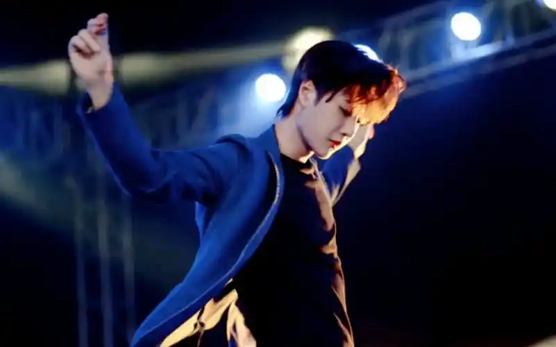 王一博|甩头杀|海飞丝这些甩头画面配上凤凰展翅,真的刻进了我的骨子