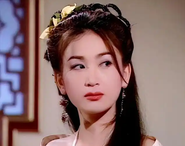 温碧霞:不自知的荒唐追求者