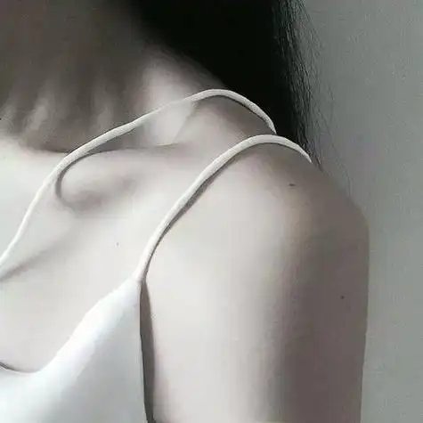 半身女生头像锁骨控