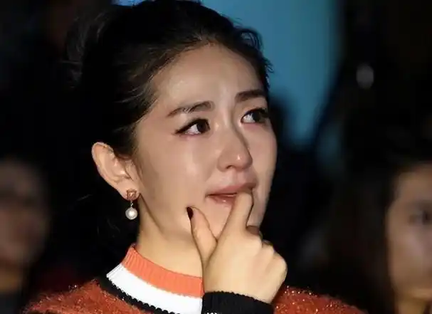 产后抑郁症困扰谢娜,曾是大家心中的笑星,她的笑声让所有人开怀大笑