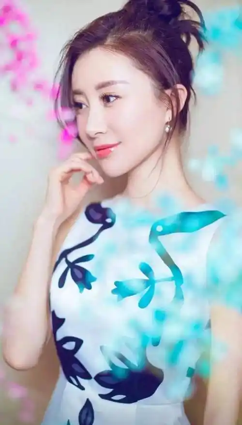 原创童年女神舒畅写真美图丰满性感令人难以忘怀