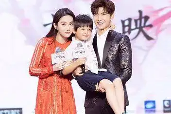 04:05杨洋刘亦菲白夜团父子俩互相吃醋好可爱.一家三口齁甜.