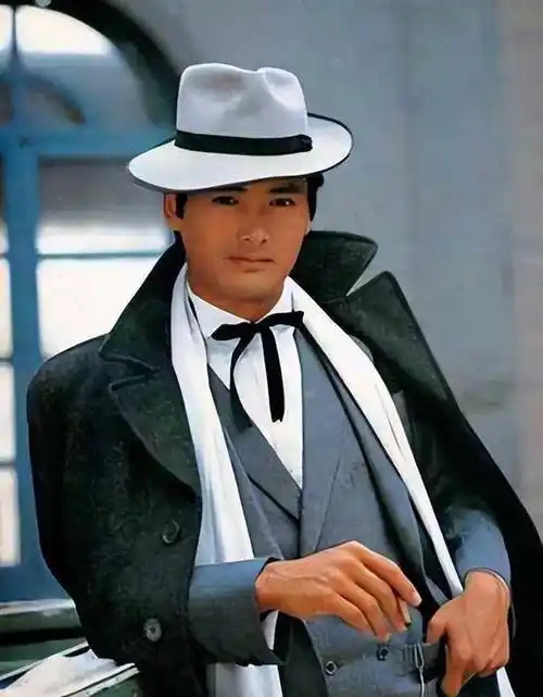 68岁周润发近照看着心酸,手臂皮包骨全是疙瘩,晚年患糖尿病_陈玉莲