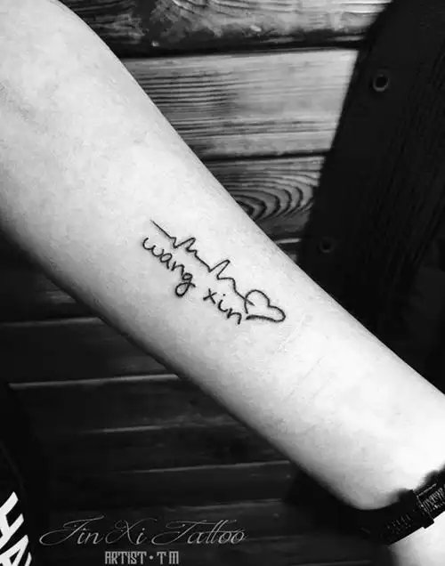 心电图小字母纹身图片_成品手臂清新字符原创纹身图案