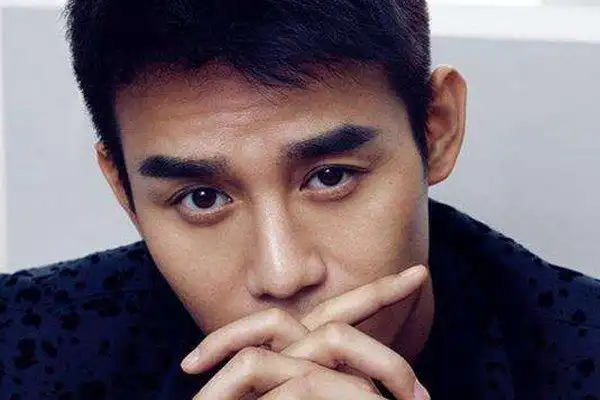 男人盯着你眼神发直什么意思直勾勾的看你代表什么