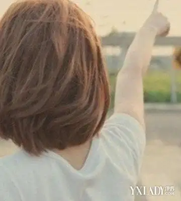 【图】晒晒女生短发背影生活照 帅而不失美丽