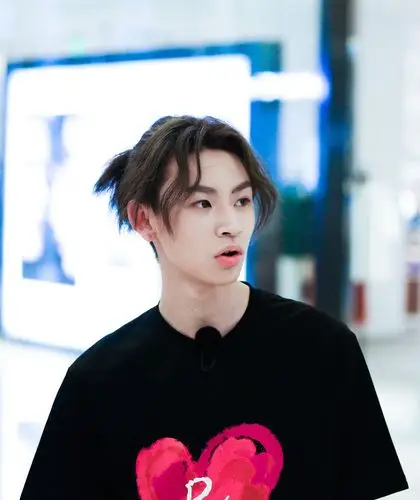 小鬼王琳凯两年来的发型合集真的越来越get不到他的帅了