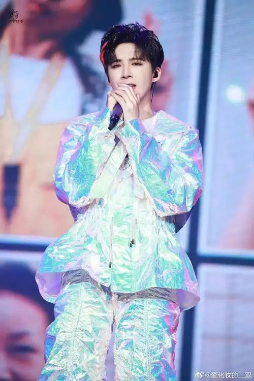 刘宇宁##刘宇宁片场抽烟