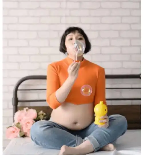 搞怪扮丑的谢依霖孕期美出新高度,背带裙搭短发似氧气少女_老公_生日