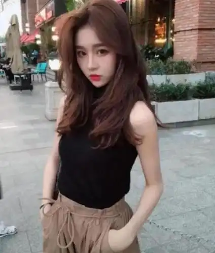 抖音"背影女神"火了!完美身材吸引众人,网友:请你转过身来!