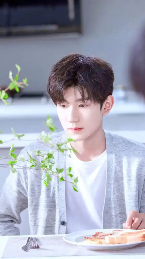 王源帅气的头像