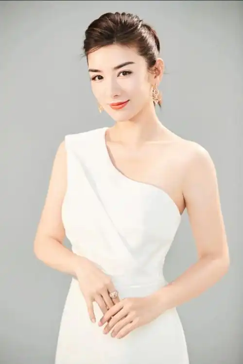 黄奕个人资料简介_写真图片_最新消息动态 - 魅图之家